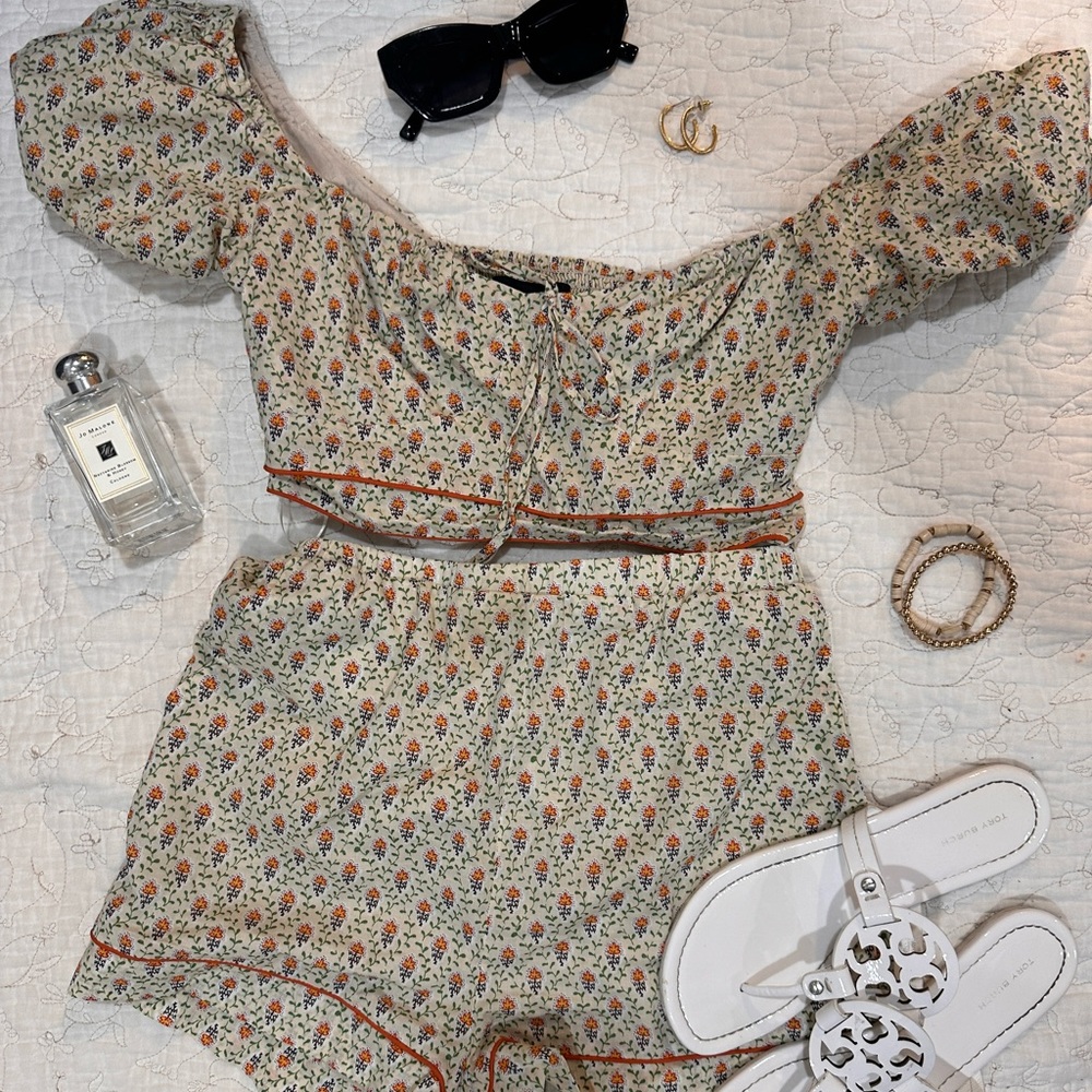 kourt short and smocked princess sleeve top size XSMALL